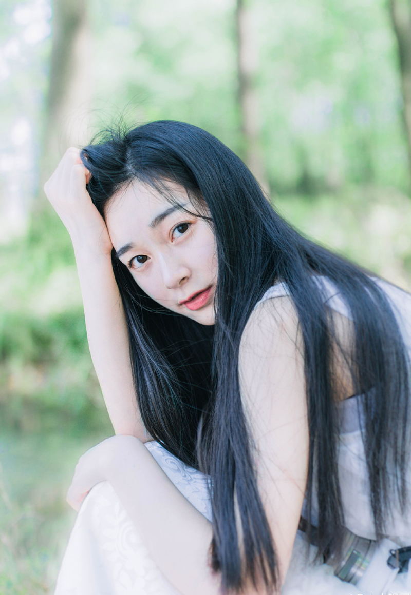 “实不相瞒，成都的许多事情，在下已有所耳闻，不止在下，我主吕布亦是十分关注此事。”庞统微笑道。